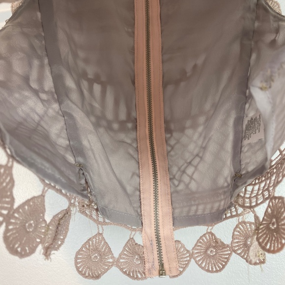 Design Lab Lord & Taylor Lace Crop Top Mauve Tan Women’s Size XS - Picture 7 of 8